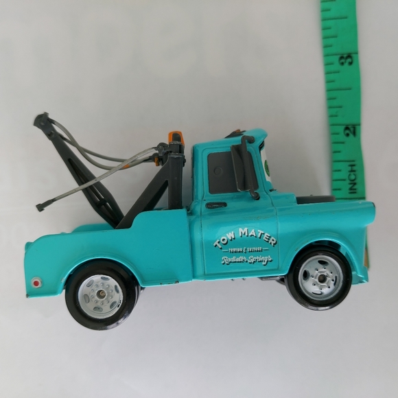 Disney Store CARS CHASER Series MATER In Blue Paint DIE-CAST 1:43 RARE - Picture 8 of 8